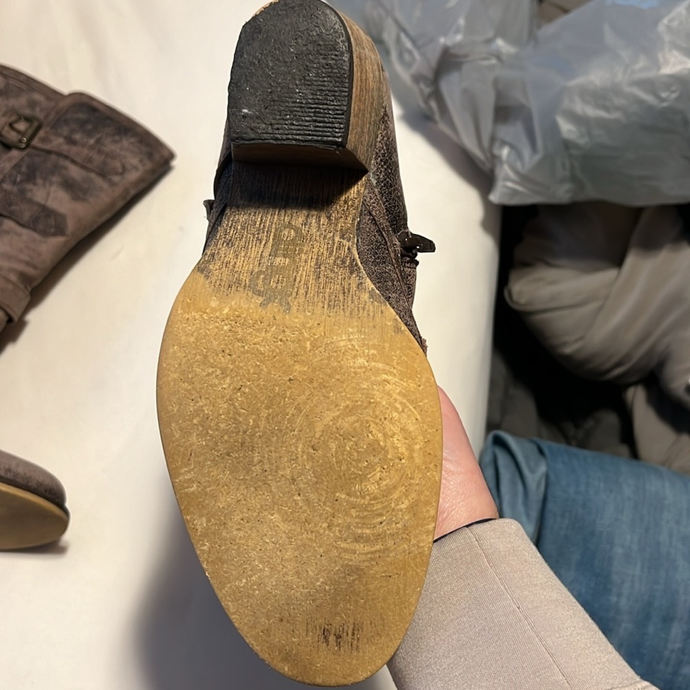 Brown Leather Buckle Dingo Cowboy Boots - Picture 4 of 9